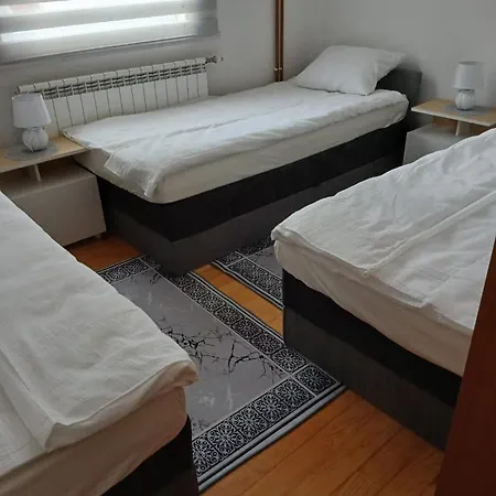 In Sarajevo * Doglodi